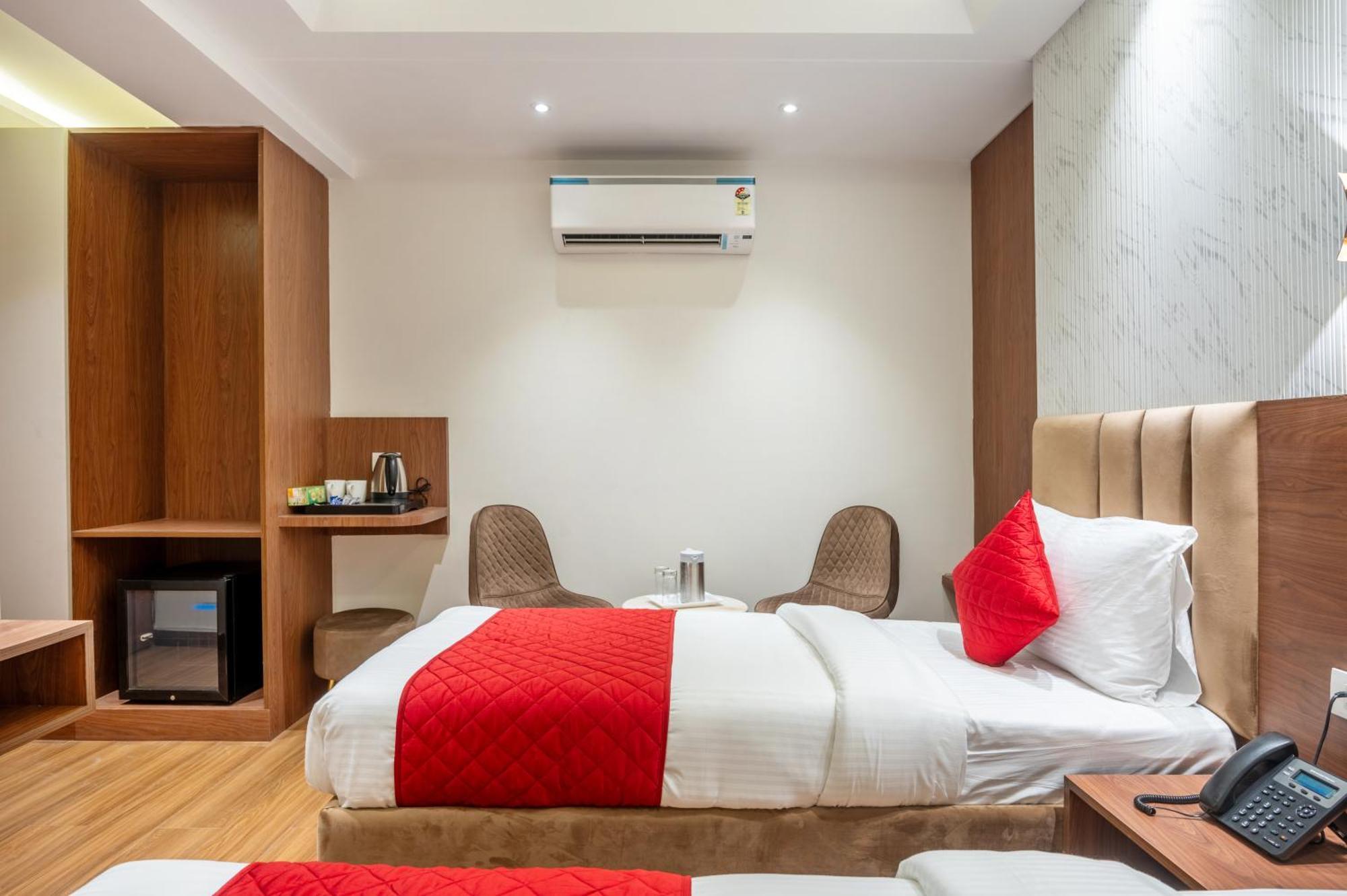 Hotel Avaas - Faiz Road Karol Bagh Delhi  Eksteriør billede